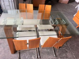 Modern Glass Top Extendable Dining Table with 4 Chairs- Delivery included in Miami