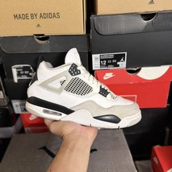 Jordan Military Black 4s size 9.5 USED