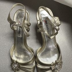 Women’s heeled sandals