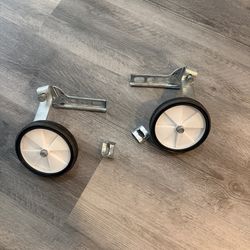 UNIVERSAL TRAINING WHEELS