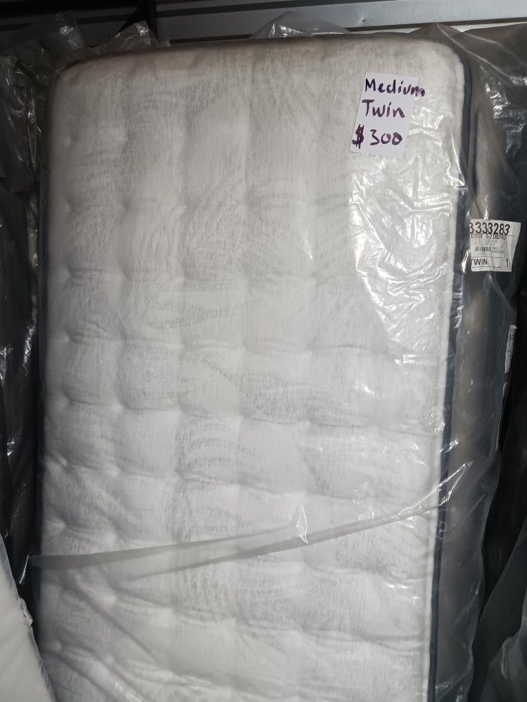 New Sealey Twin Mattresses And Adjustable Base
