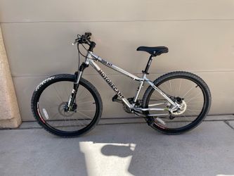 Bicycle Mountain Bike Motobecane 700 HT