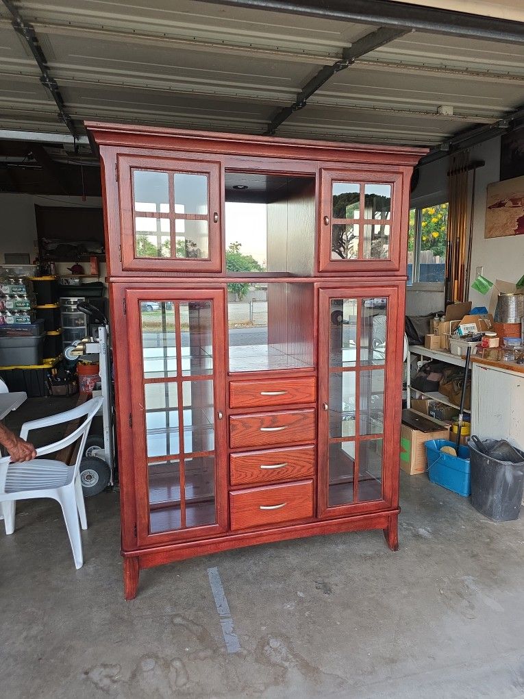 China/Hutch Lighted Cabinet 