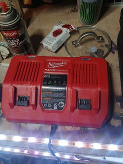 Milwaukee M18 Dual Bay Rapid Charger