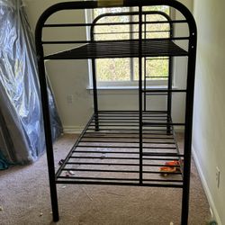 For Sale Bunk bed Twins Beds 