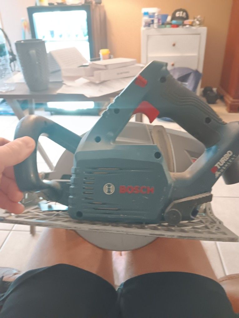 Bosch Skillsaw. No Battery