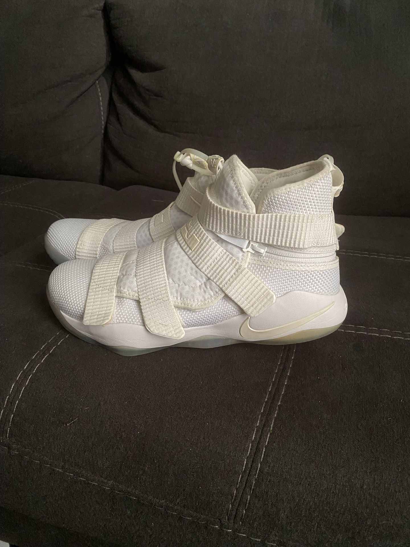 Nike LeBron Soldier Sz 10