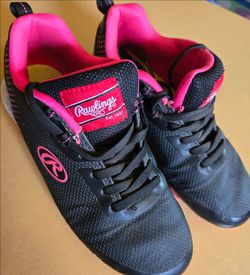 Rawlings Coolflo Girls Size 4 Sports Cleats. Excellent Condition. 35th Ave / Union Hills area.