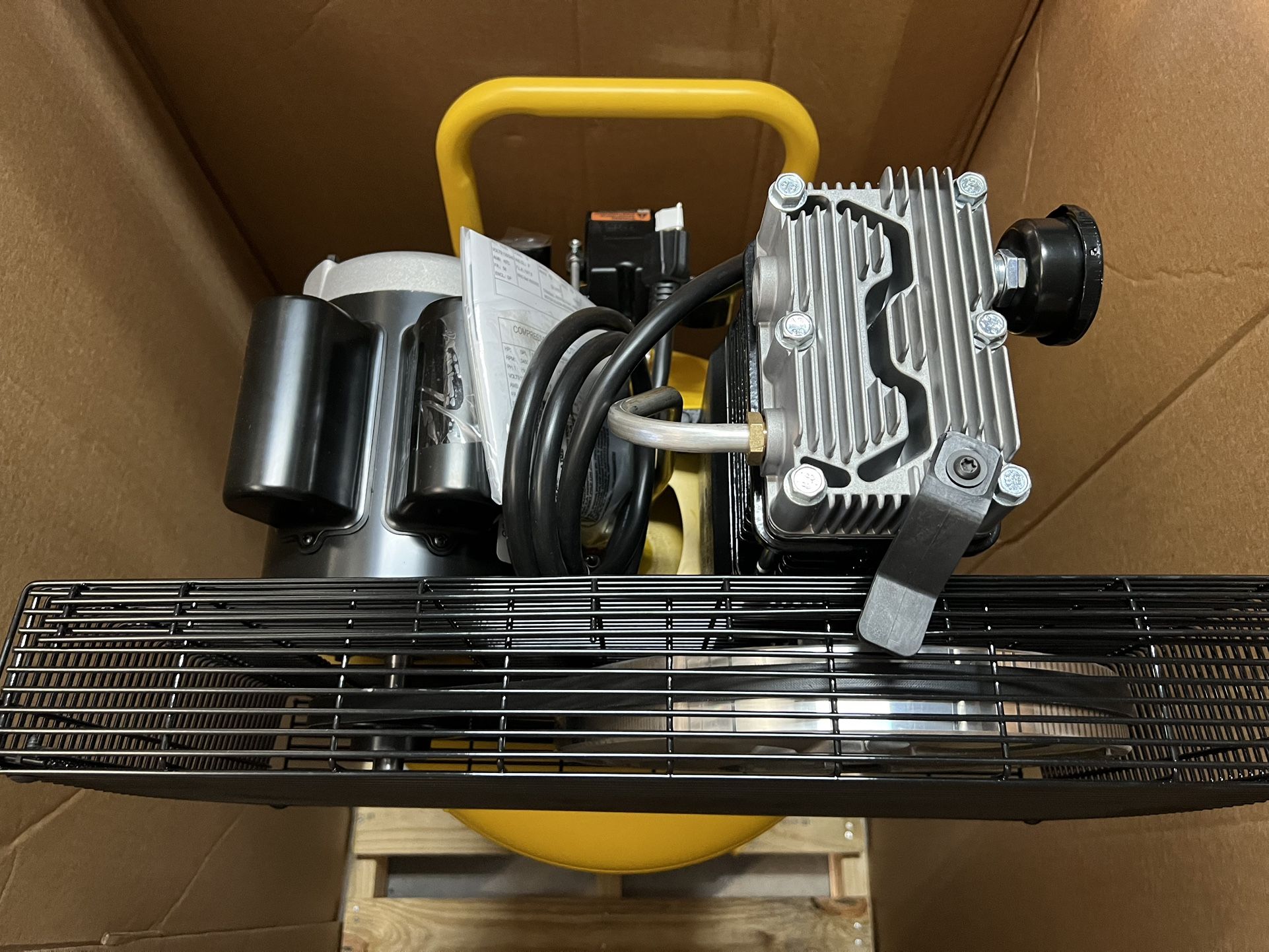 HOT ITEM 🔥 BRAND NEW DeWALT 30-Gal. 175 PSI Vertical Portable Air Compressor #DXCM303