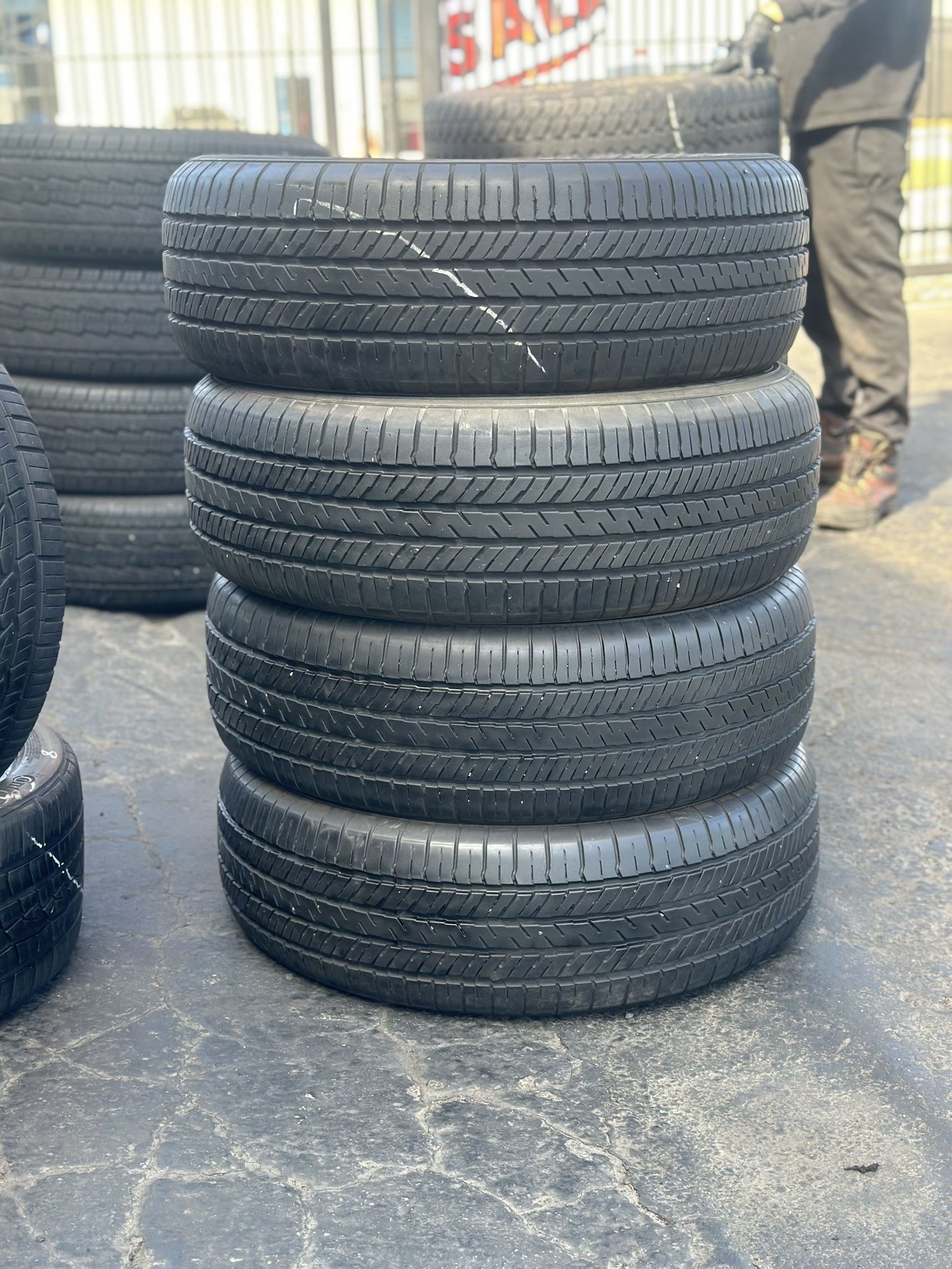 SET OF TIRE 225 60 16 YOKOHAMA 85% LIFE