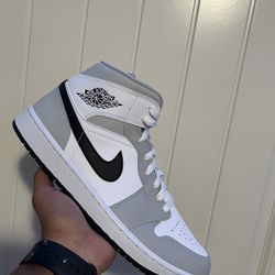 Jordan 1 Mid Light Smoke Grey Size 9/10.5W,10.5/12W Brand New 