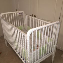 White Wooden Baby  Crib