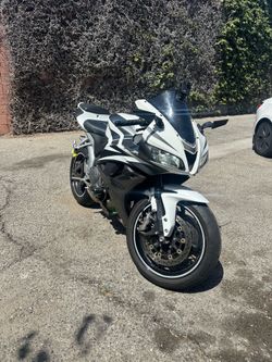 2012 Honda CBR 600 (compare ninja R6 R1 Gsxr)