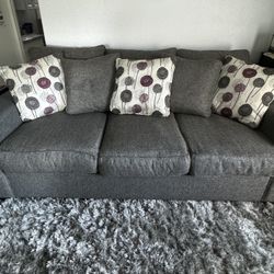 Down Couch - Clean , Smoke And Pet Free 