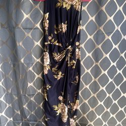 Nine Britton woman small blue sleeveless flower dress floral 