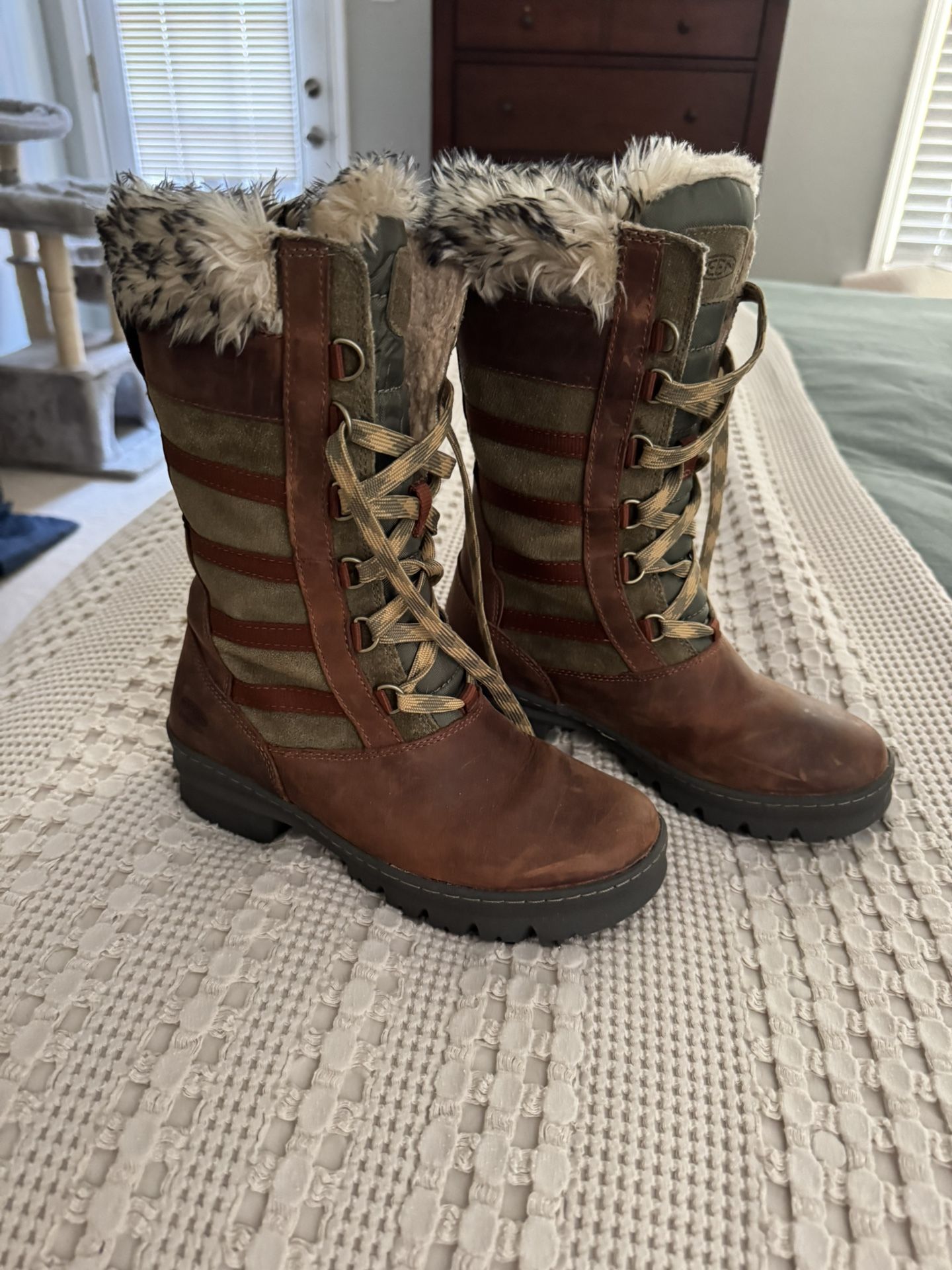 Keen Women’s Snow boots