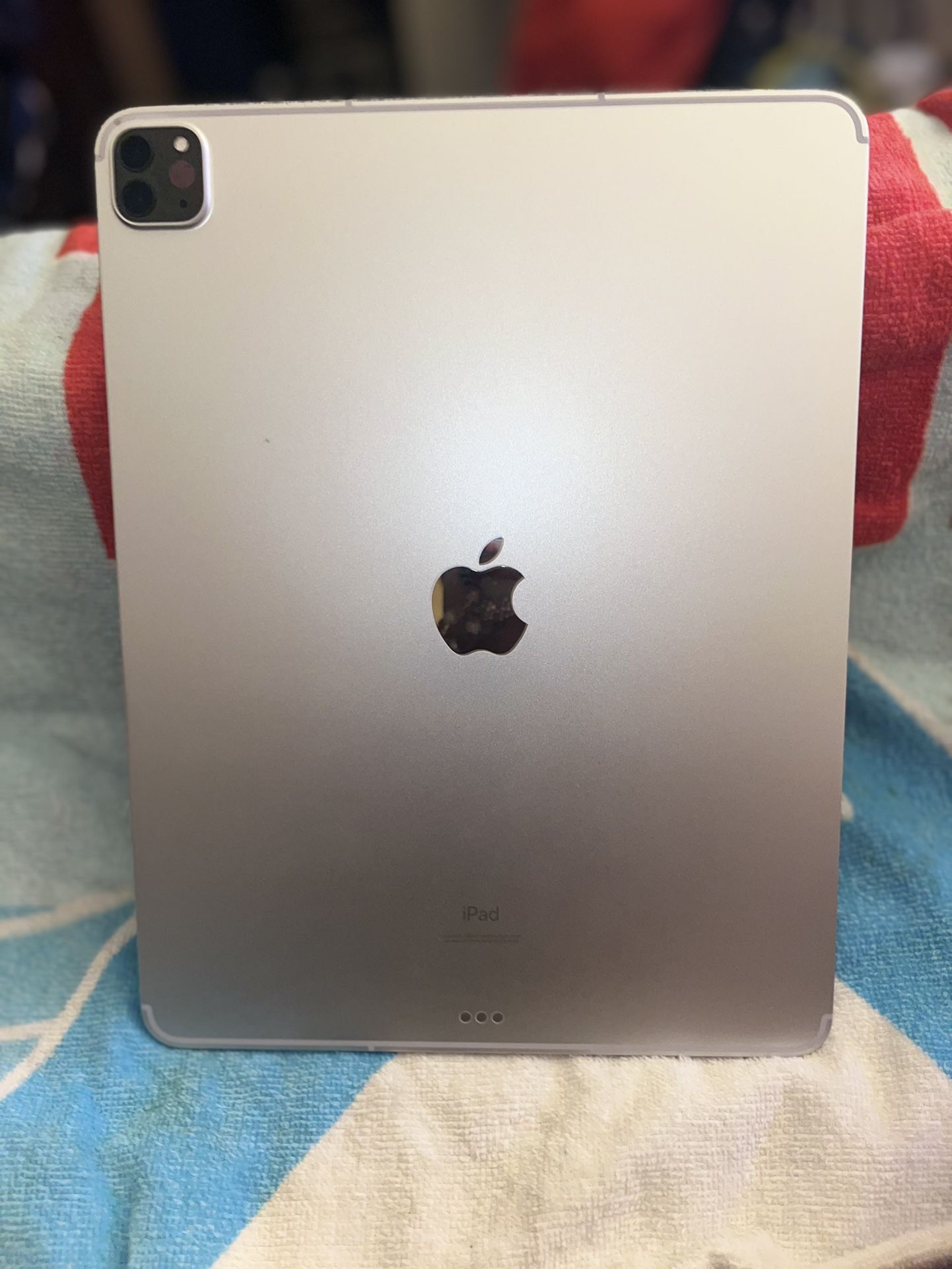 Apple iPad Pro 12.9 (silver) 256gb 5th GENERATION