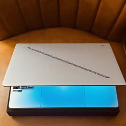 ASUS ROG Zephyrus G14(2024) 14” 3K OLED 120Hz, Ryzen 9 8945HS, 32 GB, 1TB, RTX 4070