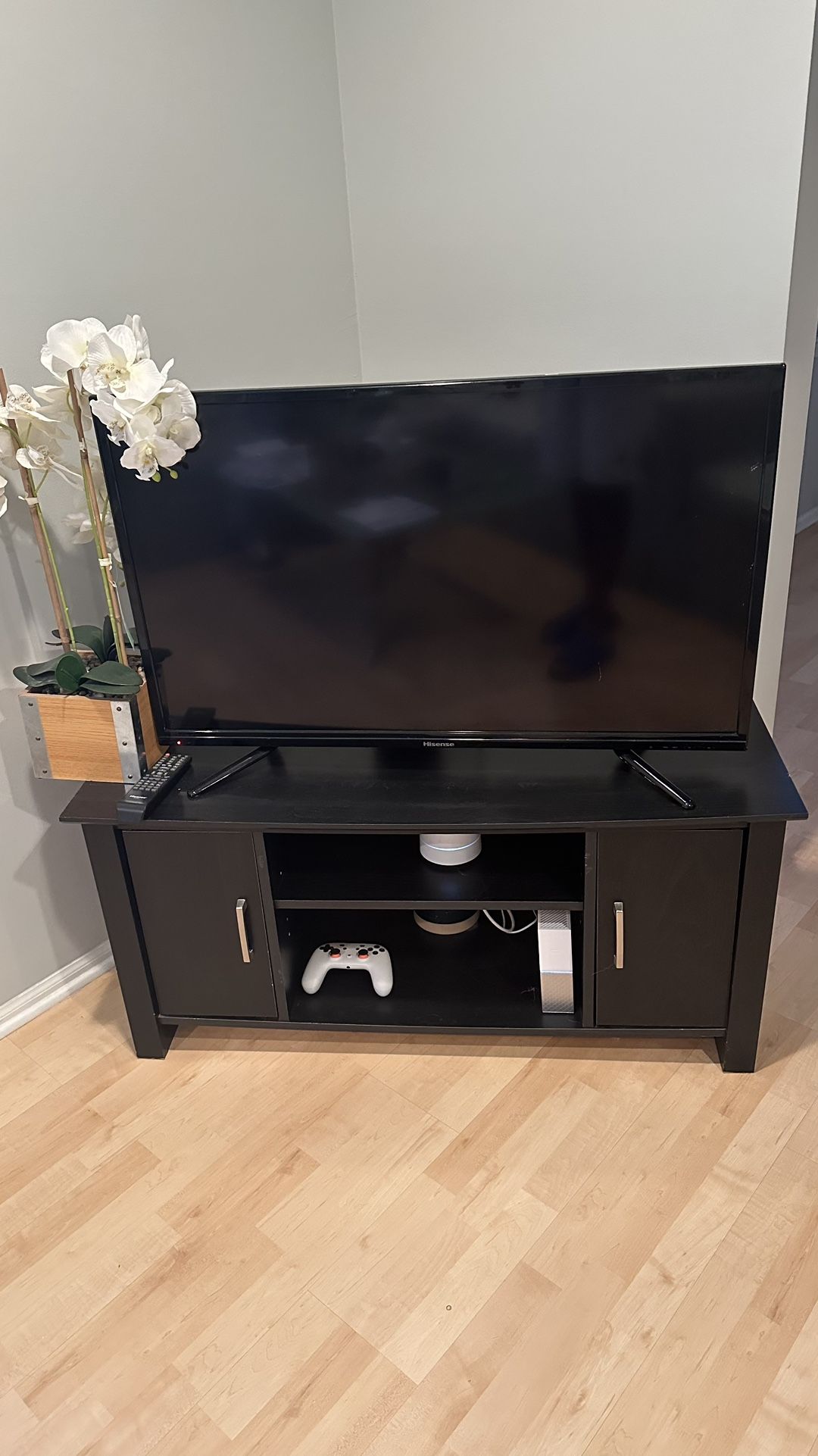 Mainstays TV Stand for Flat Screen TVs up to 47", Blackwood Finish