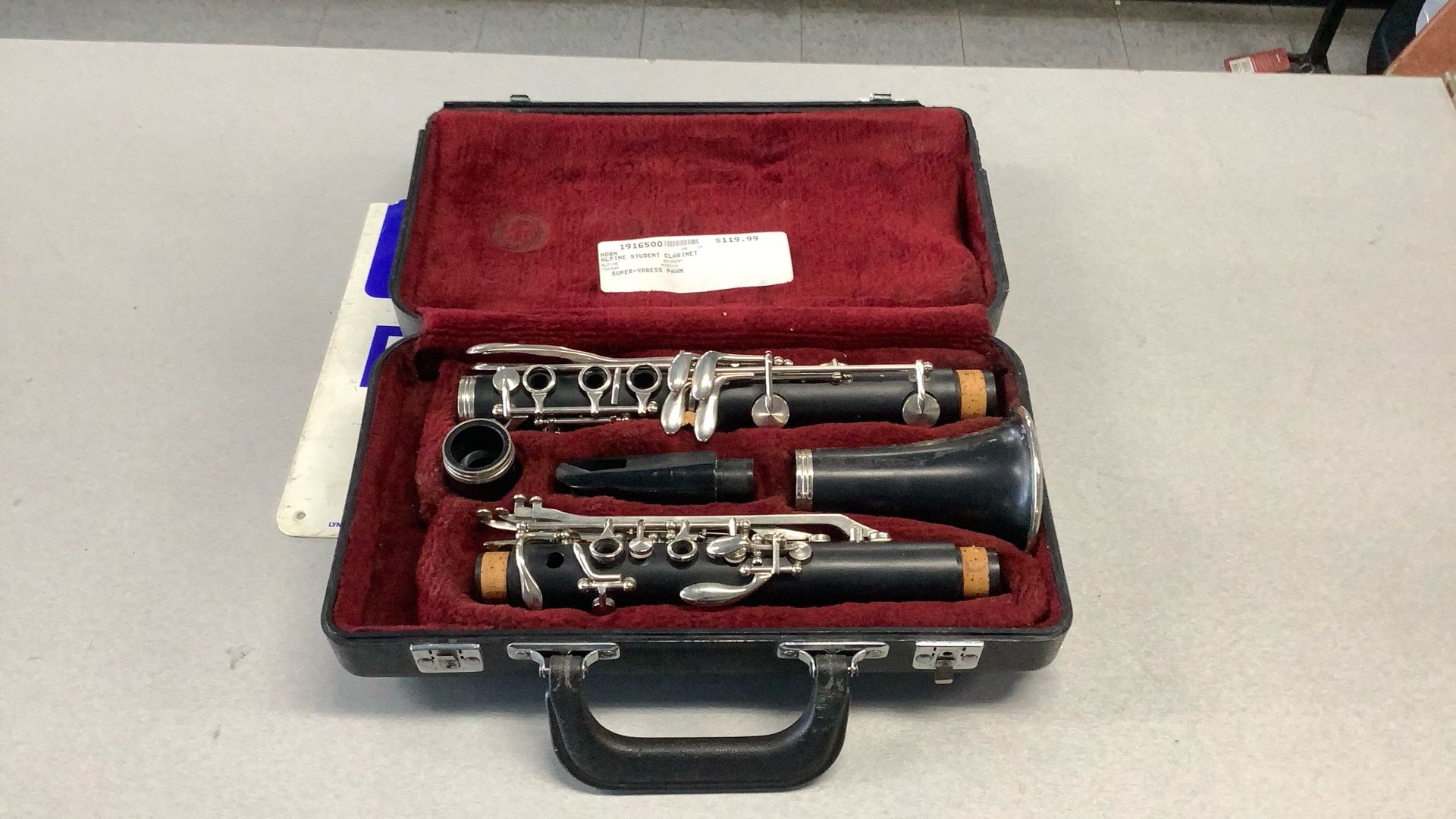 Alpine Student Clarinet in case (broken locks)