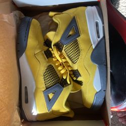 Jordan 4 Retro 