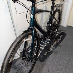 Like-New Specialized Sirrus 3.0 – Hybrid/Road Bike