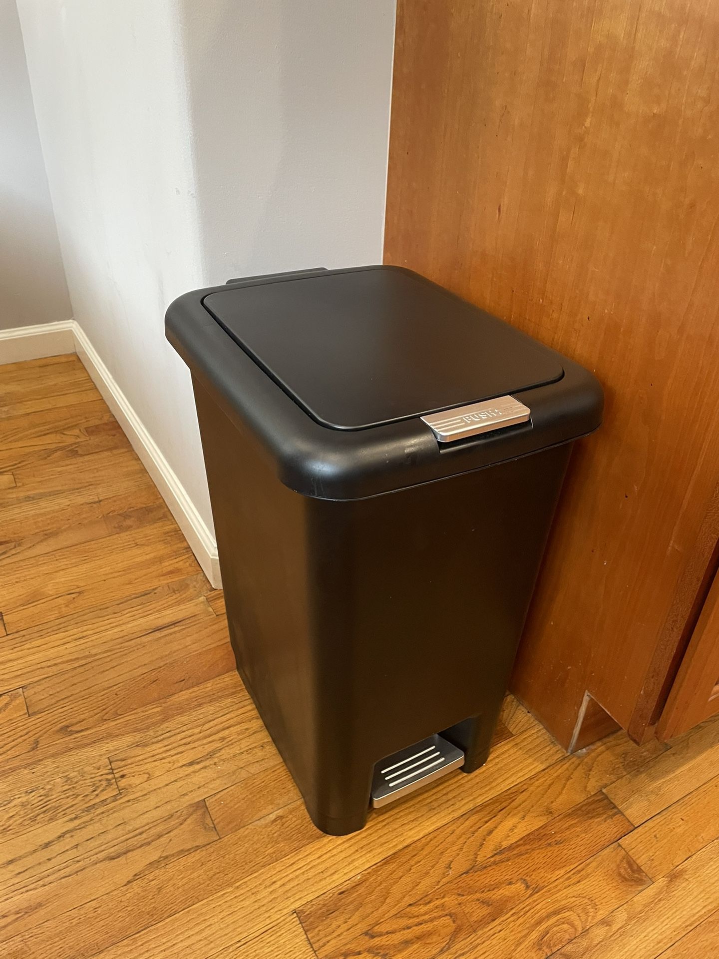 Kitchen Trash Bin