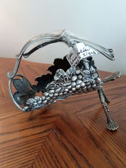 Decorative Metal Wine Bottle Holder (CARSON)