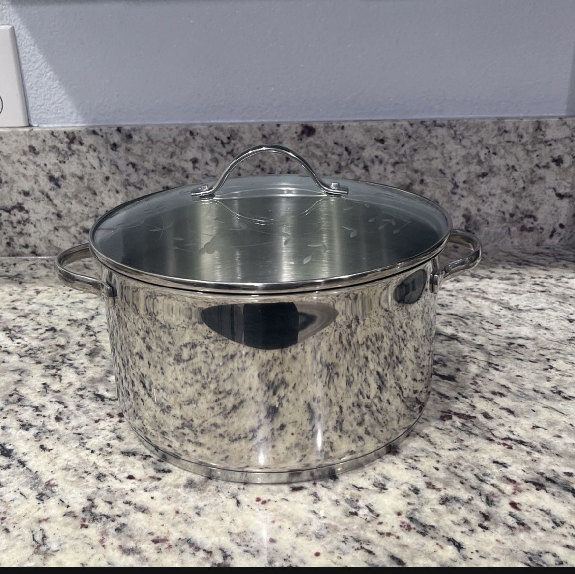 Brand New Princess House Pot/ Holla De Princess House