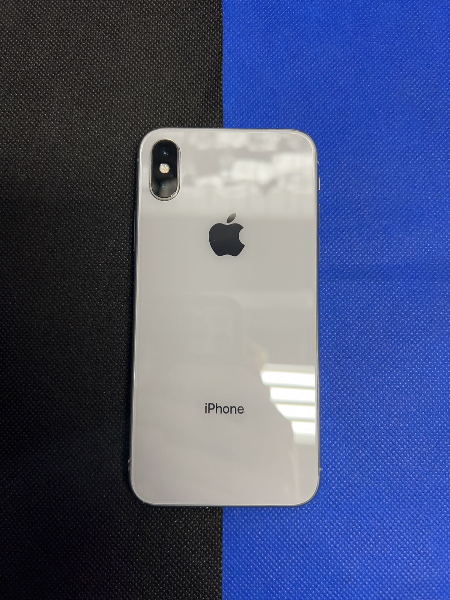 Apple iPhone X 64GB Unlocked