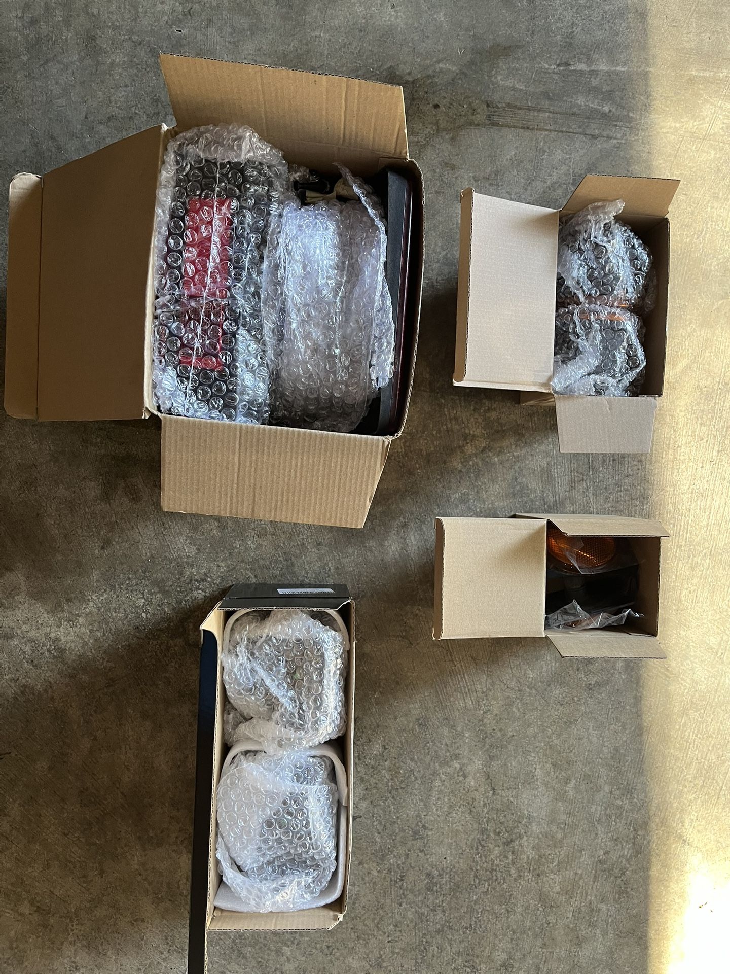 Jeep Wrangler 2x Head Lights, 2x Tail Lights, 2x Signal Lights, 2x Marker Lights, 2x Fog Lights