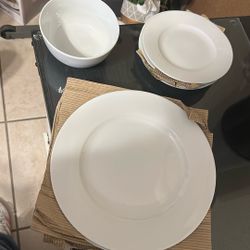 Dinnerware Set