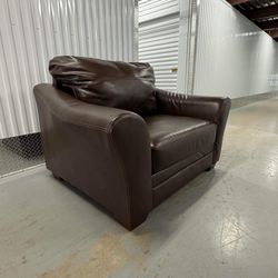 Oversized Leather Plush Chair Like New! Made By Ashley Furniture 