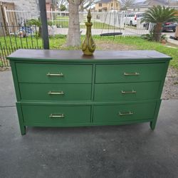 Beautiful  Dresser/tv Stand/ Buffet Table. 