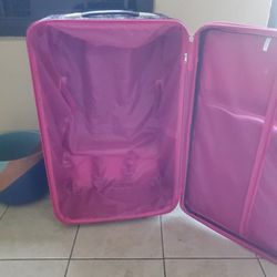 Black/White/Pink Skull and Crossbones
Rolling  Luggage 