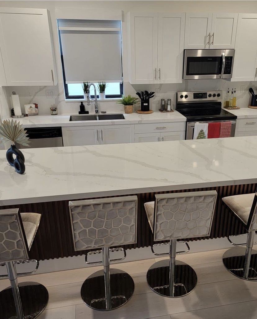 Kitchen Cabinet And Quartz Counter Tops