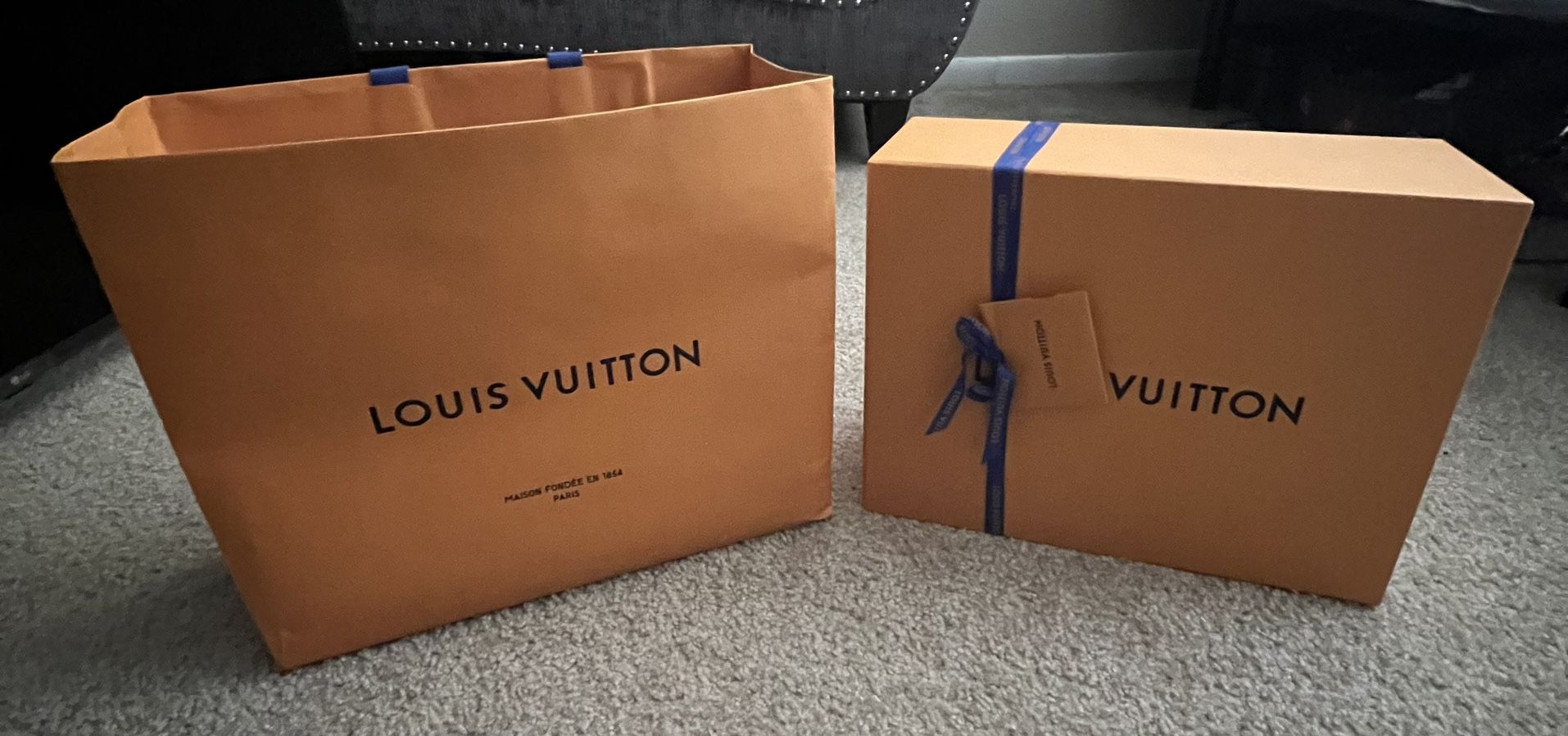 LOUIS VUITTON Model 2018 Pair of sneakers V.N.R in bla…
