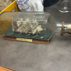 Bottle with a boat in it it’s the Lea cloud boat