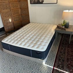 Queen size mattress and box spring good condition and clean $120 delivery available $20 more!!!
