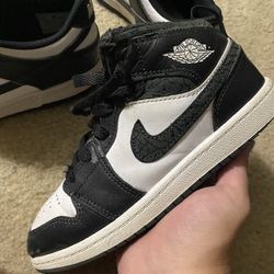 Jordan 1 Panda Elephant Sz 2y