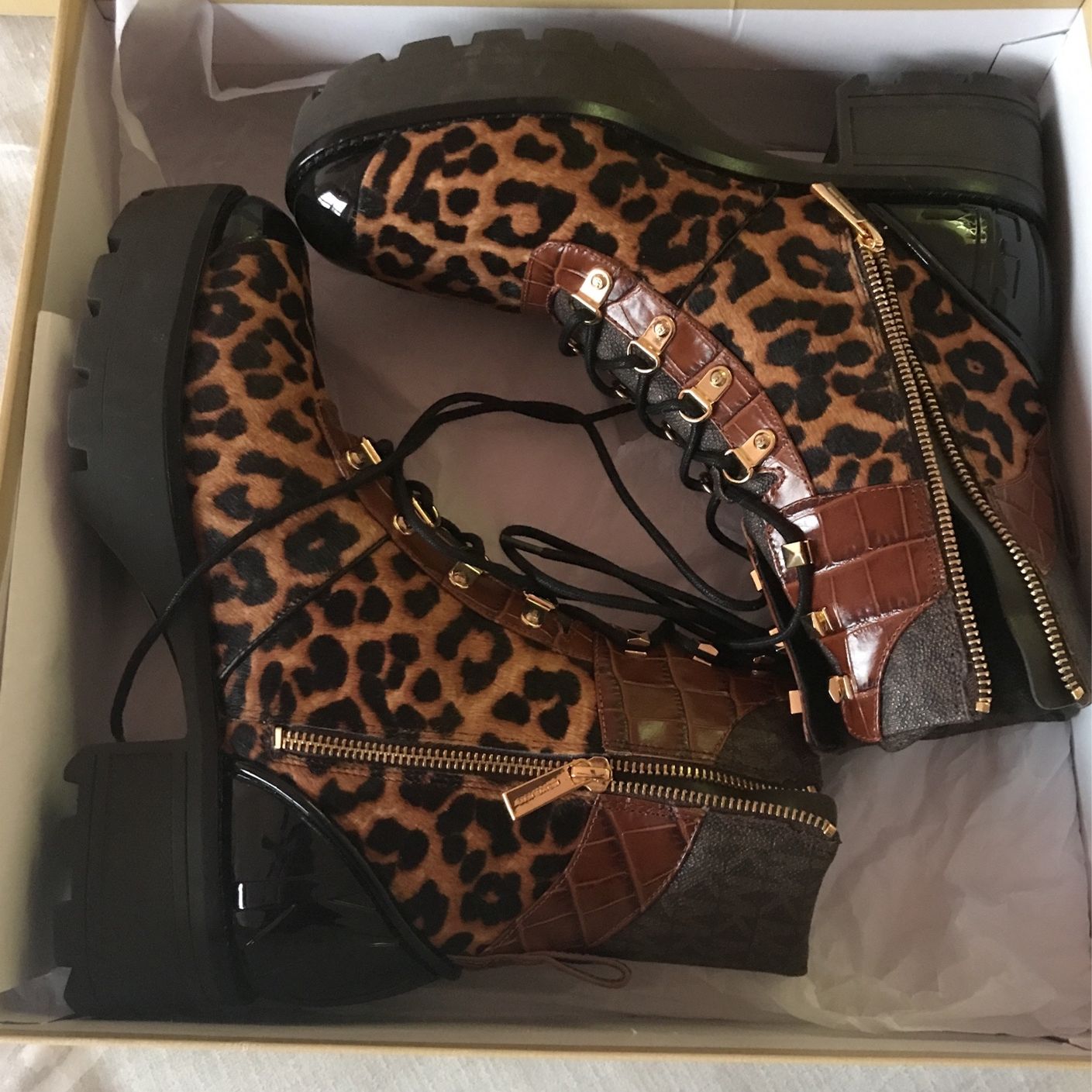 Michael Kors Limited Edition  Kloe Cargo Boots/ Big Discount 