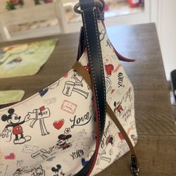 DOONEY & BURKE HANDBAG