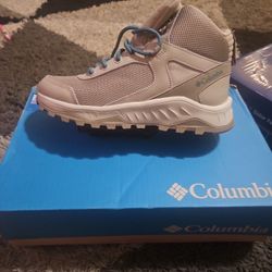 Columbia Women Hiking Boots Size 7.5