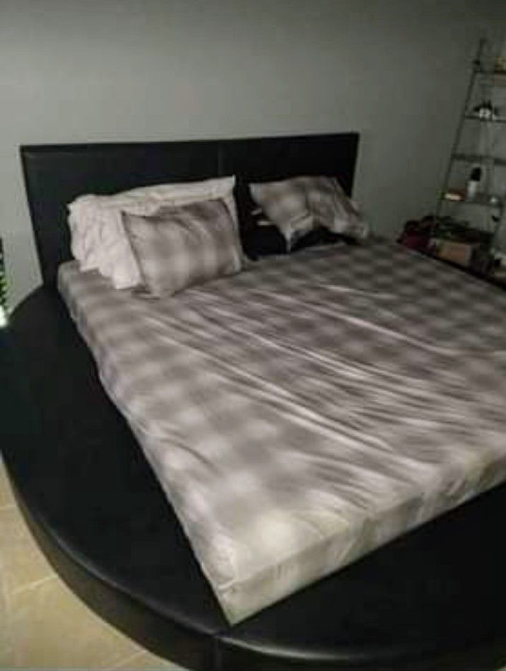 Like New Black King Size Platform Bedframe