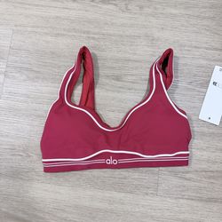 Alo yoga heart throb sports bra