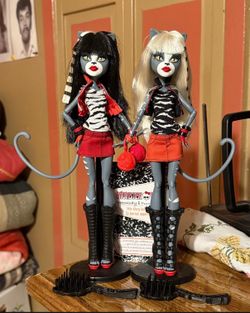 Monster high twins