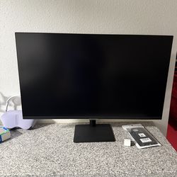 Samsung 32” monitor M70 4k