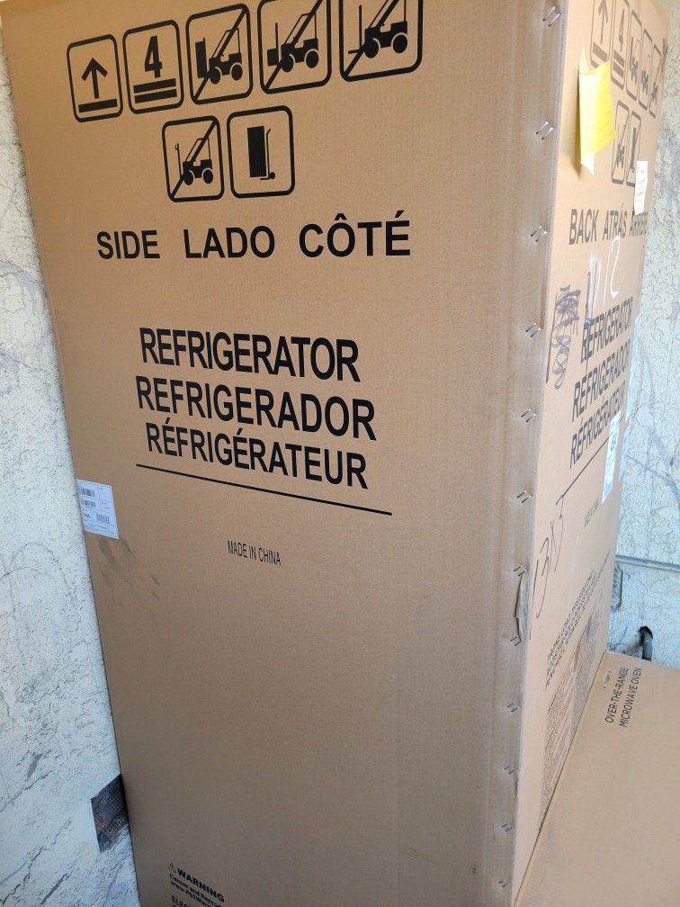Frigidaire 2024 New Model 17.6 cu. ft. Top Freezer Refrigerator in White, ENERGY STAR