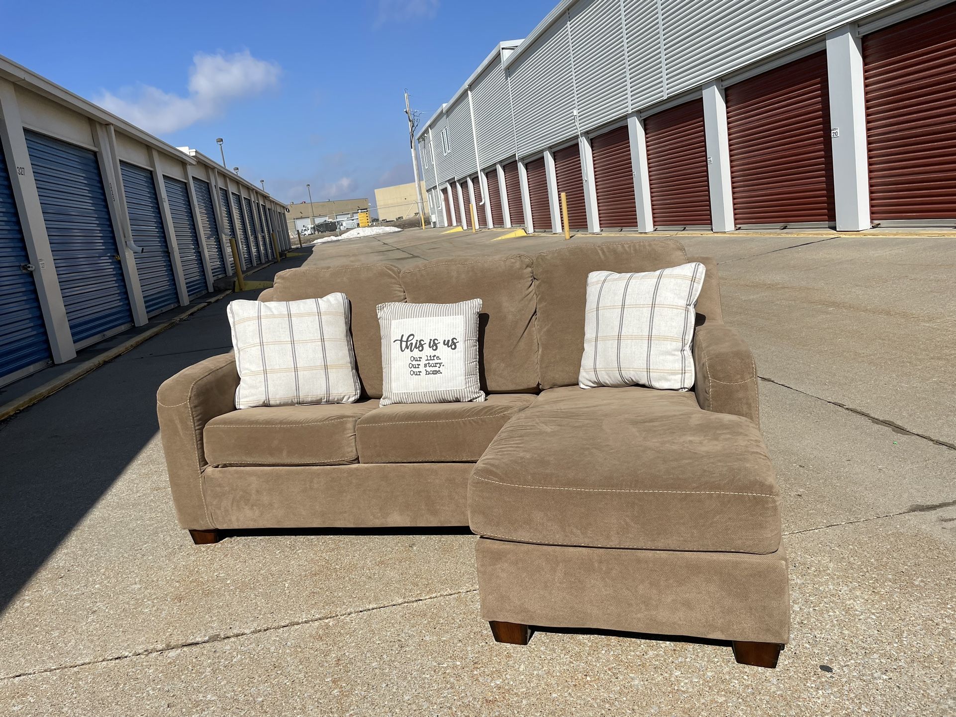 DELIVERY AVAILABLE 🚚 Super Nice 2 Piece Reversible Sleeper Sectional!