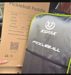 New!! Pickleball Paddle Set 02 rackets, 4 balls and a travel case.
